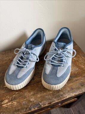 Kizik Brooklyn Light Blue Casual Lace-Up Sneakers Size 8 Women’s